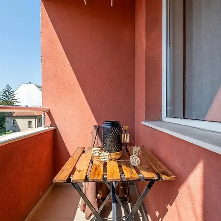 Deja Vu, Cozy & Quiet 1 Bdr Fast Wi-fi Апартамент *